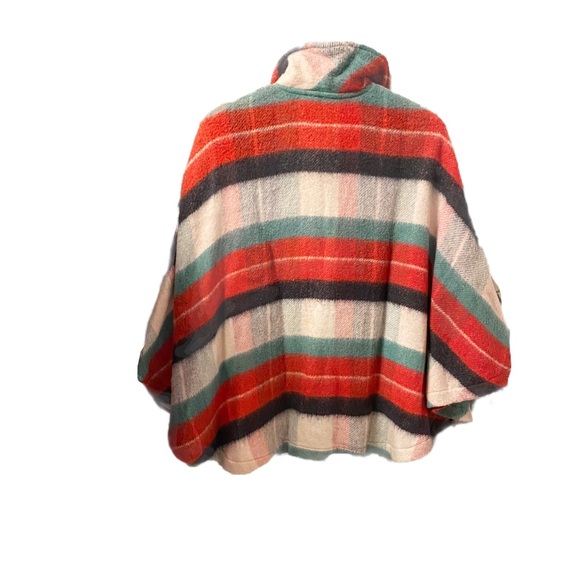 VINTAGE - INTO THE WOODS PLAID CAPE - Picture 4 of 12